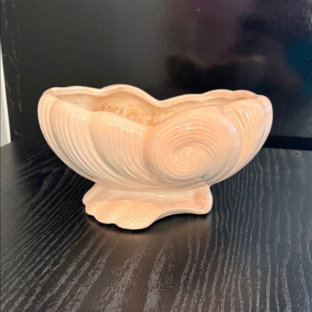 Vintage Peach Ceramic Footed Shell Vase Planter - Picture 6 of 8